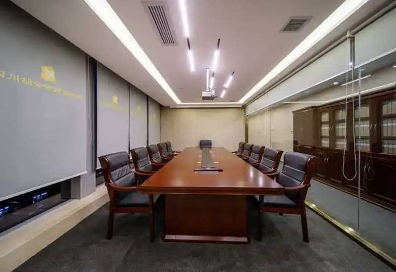 郑州律师事务所装修如何营造专业感？胡桃木+黄铜