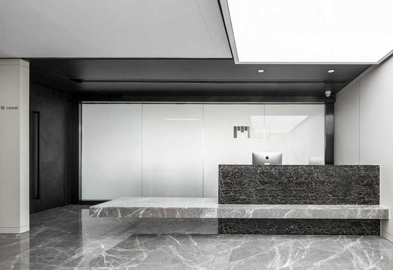 郑州办公室装修施工报价人工费用:工种(电工/瓦工)单价与工期关联