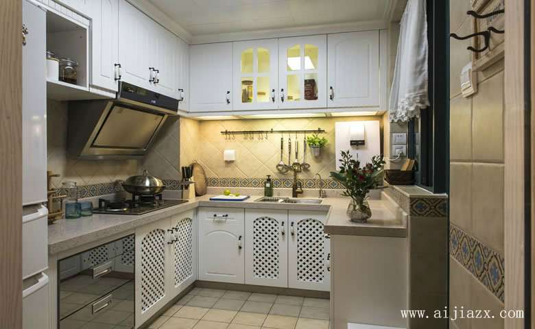 简洁舒适的地中海风格厨房装修效果图
